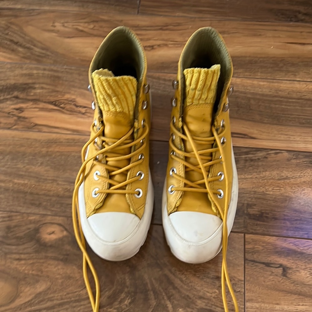 Converse lugged hi yellow leather size 7